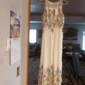 NEW -  Beautiful Pleated Sleeveless  Maxi dress with flowers print. Sz S &XS